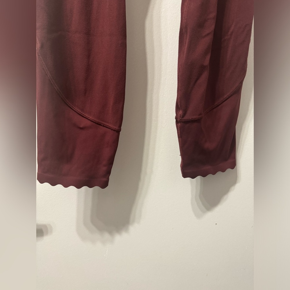 Lululemon Align Scalloped Hem High-Rise Pant 25". Size 4. Red Merlot. - Picture 8 of 9